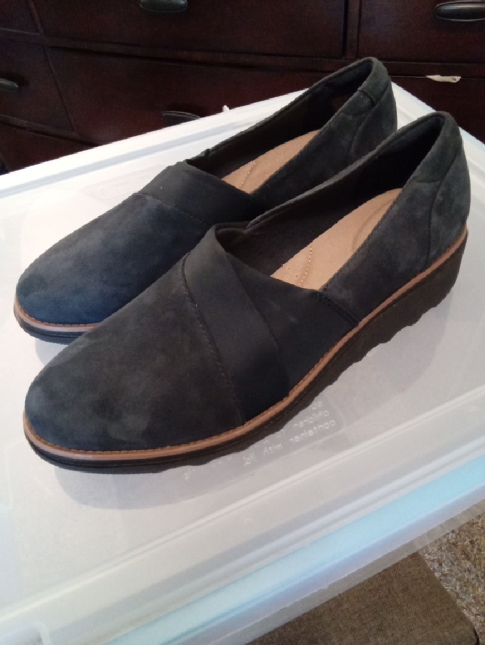 EUC Clarks Sharon Pump Suede Loafer
